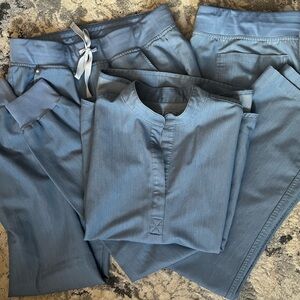 3 piece Figs Heather Indigo Set Rafaela top S, Zamora joggers S/T, Yola bottomsM